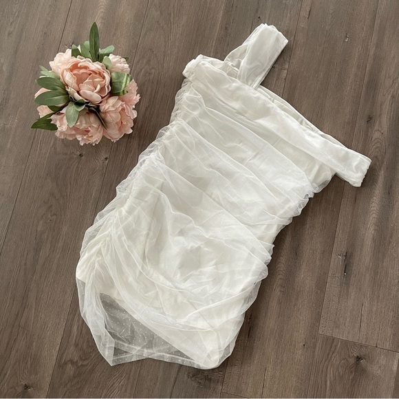 New Pink Lily Romantic White Mesh Swiss Dot Off Shoulder Dress - Picture 3 of 8